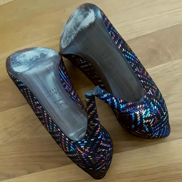 Like New! Stuart Weitzman Heels - Picture 6 of 8